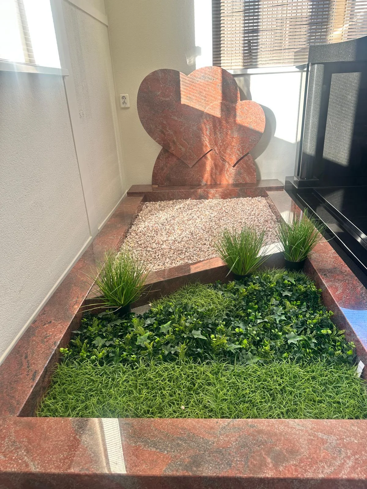 Dubbel hartvormig grafmonument