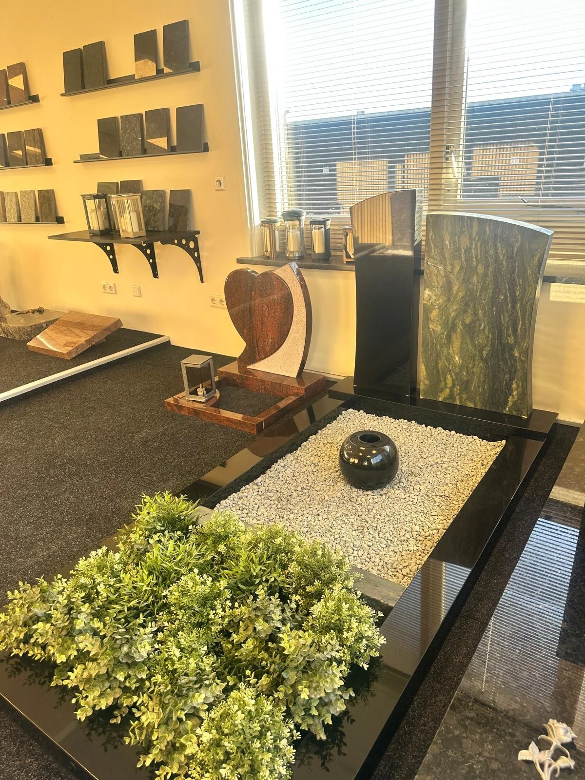 Showroom met grafmonumenten
